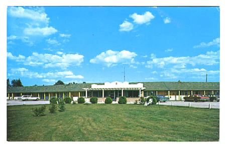 Star Motel Postcard Manistique Michigan on US 2